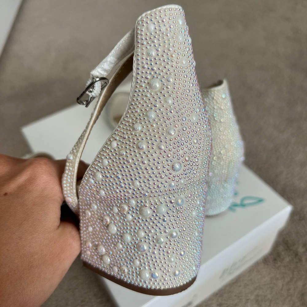 Betsey Johnson Mari white wedding shoes - Picture 3 of 10